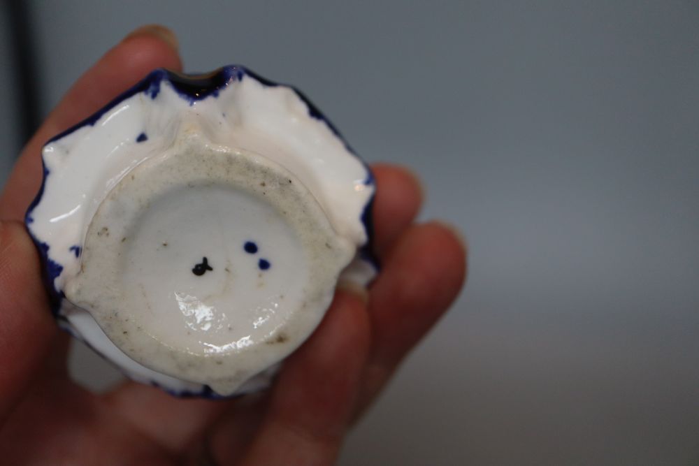 A rare Staffordshire porcelain kittens inkwell, c.1840-50, H. 6cm